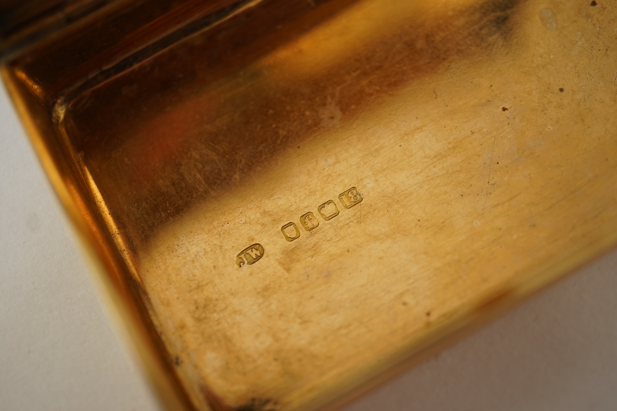 An Edwardian engine turned 18ct gold rectangular snuff box, by Joseph Walton